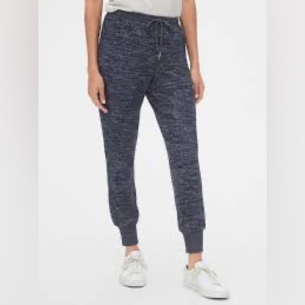 Gap softspun joggers, star print, size M